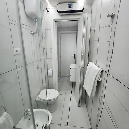 The Imperial E The Bricks Apartment *