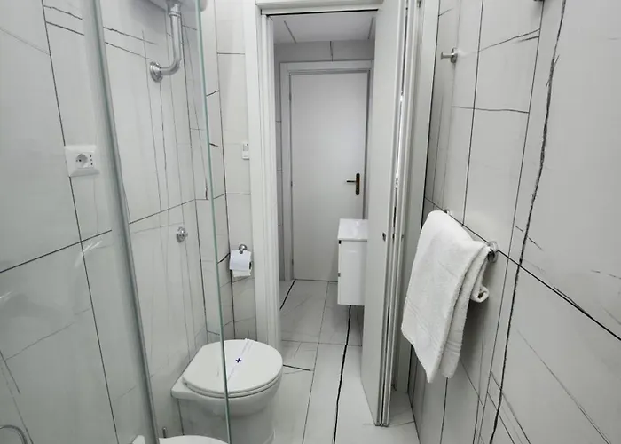 The Imperial E The Bricks Apartment *