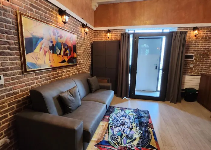 The Imperial E The Bricks