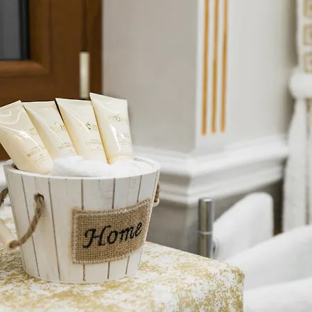 The Imperial E The Bricks 公寓